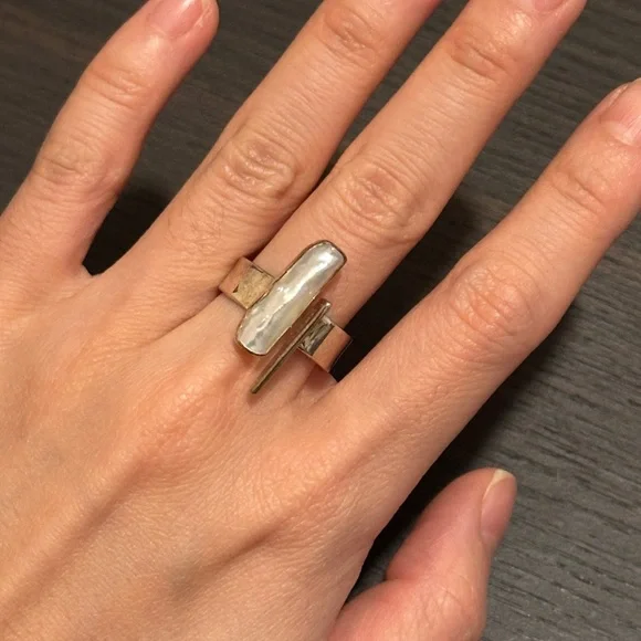 Sterling Silver Ring with Elongated White Pearl - Picture 4 of 7